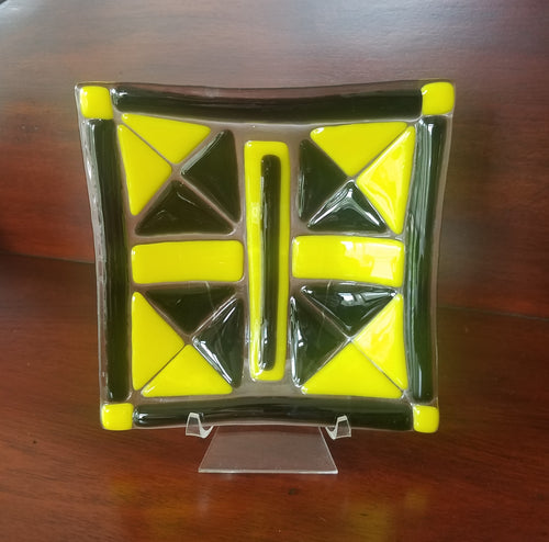 Beautiful hand-crafted decorative plate of a black and yellow design